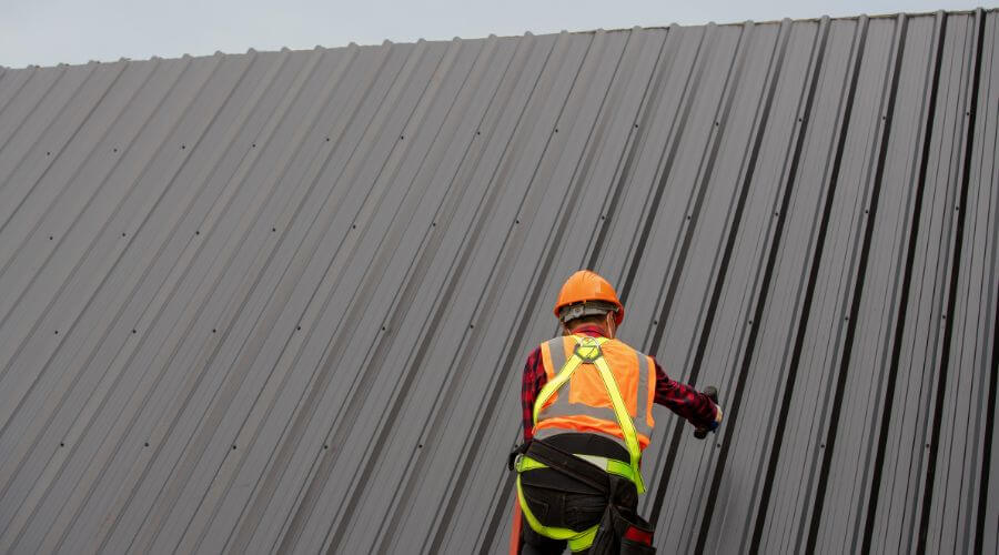 Professional metal roof installation services in Lincoln, IA